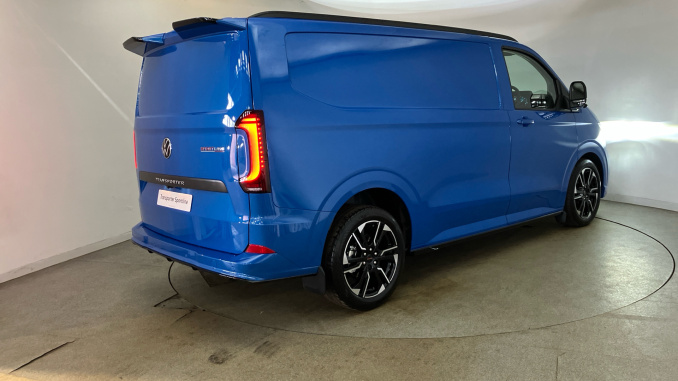 Volkswagen Transporter T32 Swb Diesel 2.0 TDI 170 Sportline Van Auto [5 Plus] - Image 45